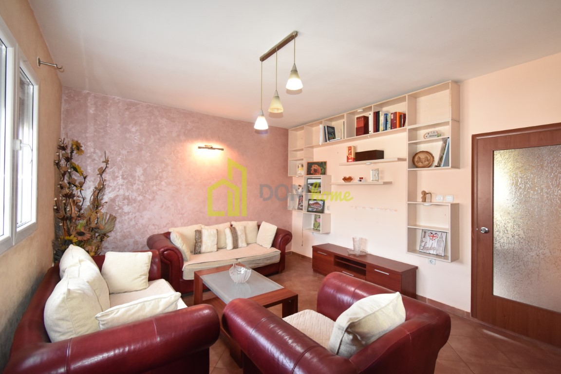 Dvosoban stan 76m2, Zlatica